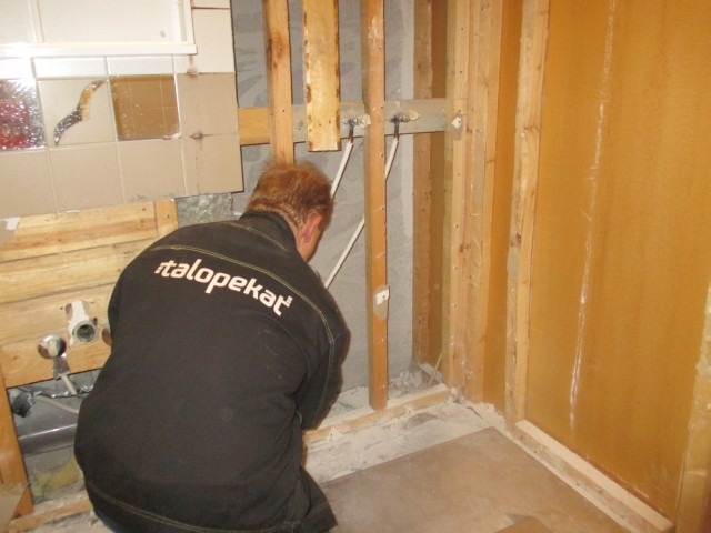 Kylpyhuone- ja saunaremonttien yhteydessä myös asbestityöt Kylpyhuone- ja saunaremonttien yhteydessä myös asbestityöt